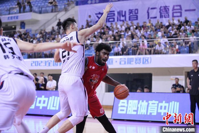 全国男子篮球联赛半决赛，安徽文一在主场以1