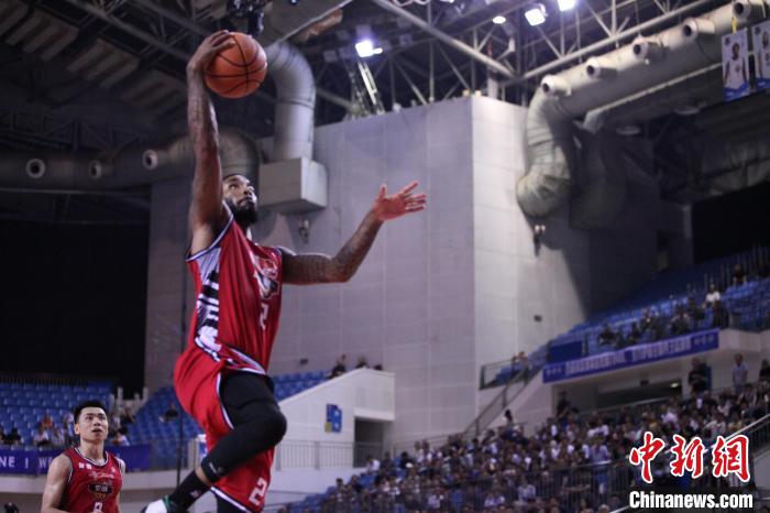 全国男子篮球联赛半决赛，安徽文一在主场以1