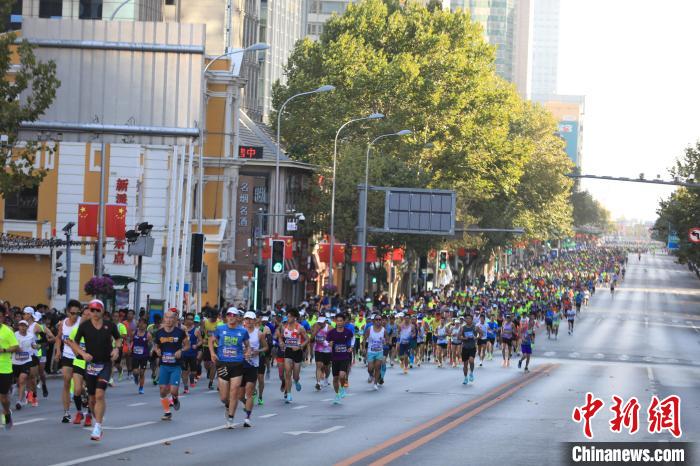 埃塞俄比亚选手包揽大连马拉松男女冠军