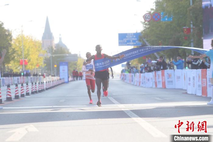 埃塞俄比亚选手包揽大连马拉松男女冠军