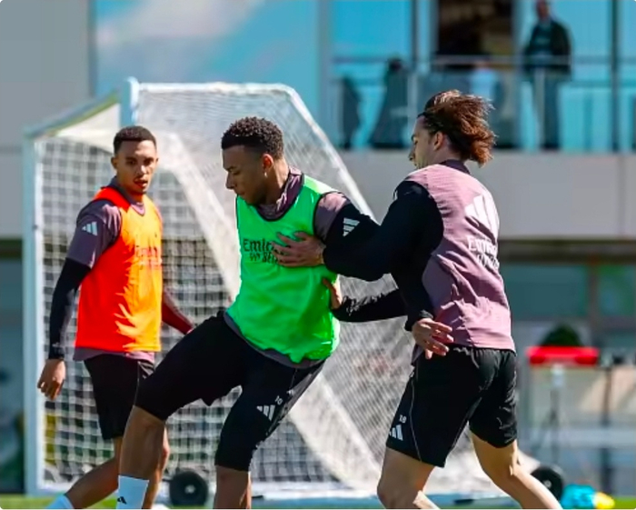 姆巴佩伤愈未首发出战曼城 皇马暂不冒险启用锋