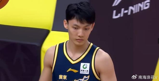 广东男篮逆转新疆实现复仇 杜锋调整阵容崔永熙