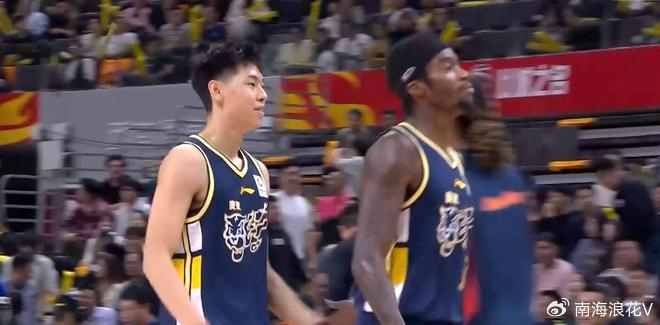 广东男篮逆转新疆实现复仇 杜锋调整阵容崔永熙
