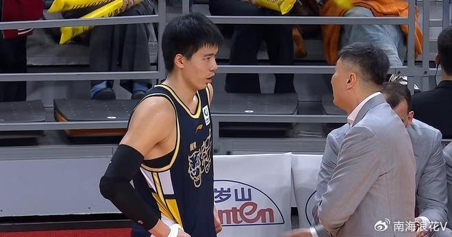 广东男篮逆转新疆实现复仇 杜锋调整阵容崔永熙