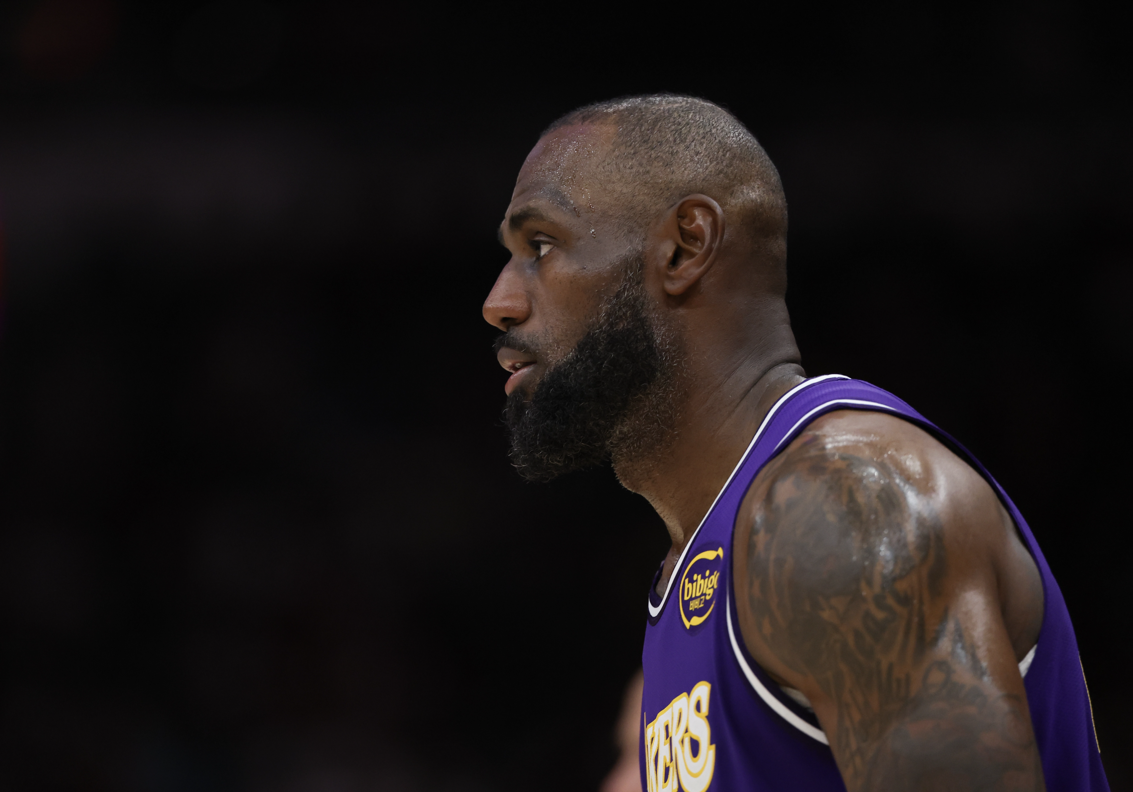 湖人客场不敌活塞终结九连胜 东契奇32分成关键