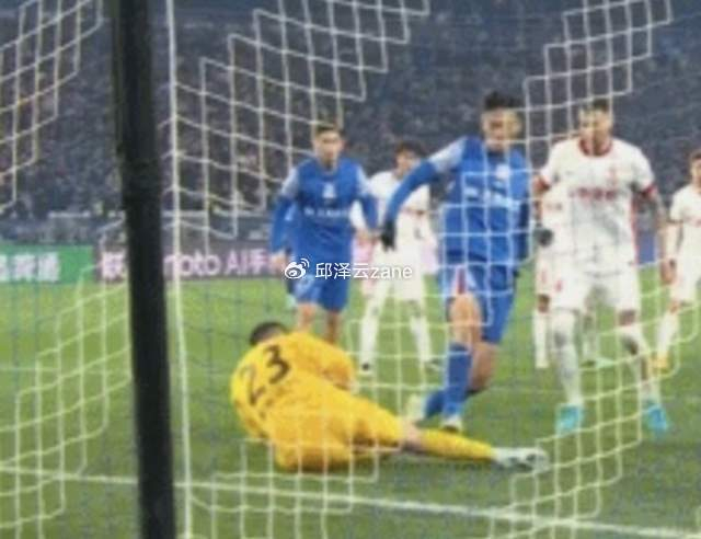 中超焦点战引关注 李海新执法上海德比引热议