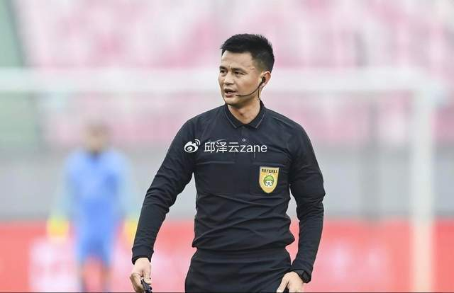 中超焦点战引关注 李海新执法上海德比引热议