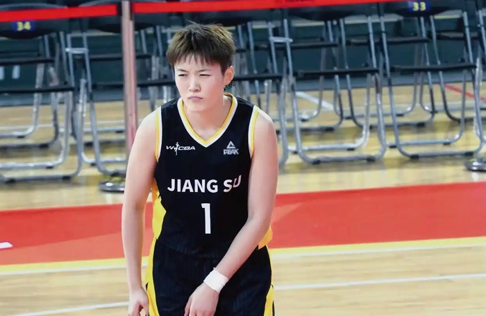 孙宇三分火力助江苏女篮逆转四川女篮