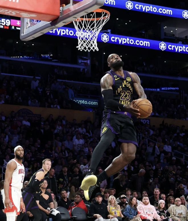 火箭0-2落后湖人 新三巨头强势碾压杜兰特复出阵